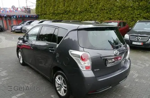 TOYOTA Verso 