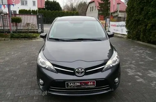 TOYOTA Verso 