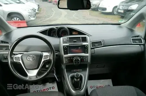 TOYOTA Verso 