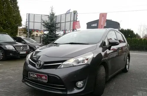 TOYOTA Verso 