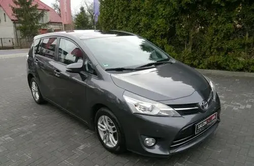 TOYOTA Verso 