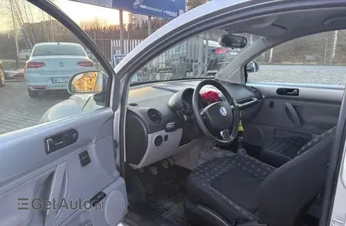 VOLKSWAGEN New Beetle 