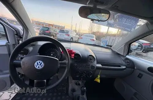 VOLKSWAGEN New Beetle 