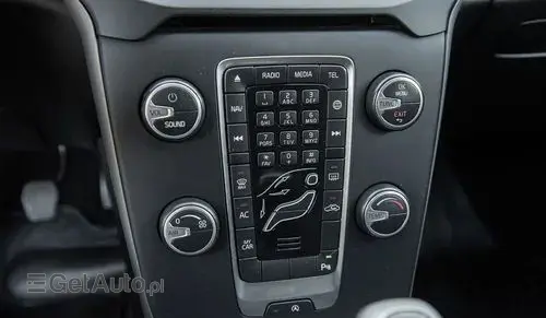 VOLVO V40 Cross Country 