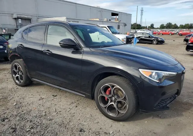 ALFA ROMEO Stelvio 2.0 Turbo 16V AT8-Q4 Veloce Ti