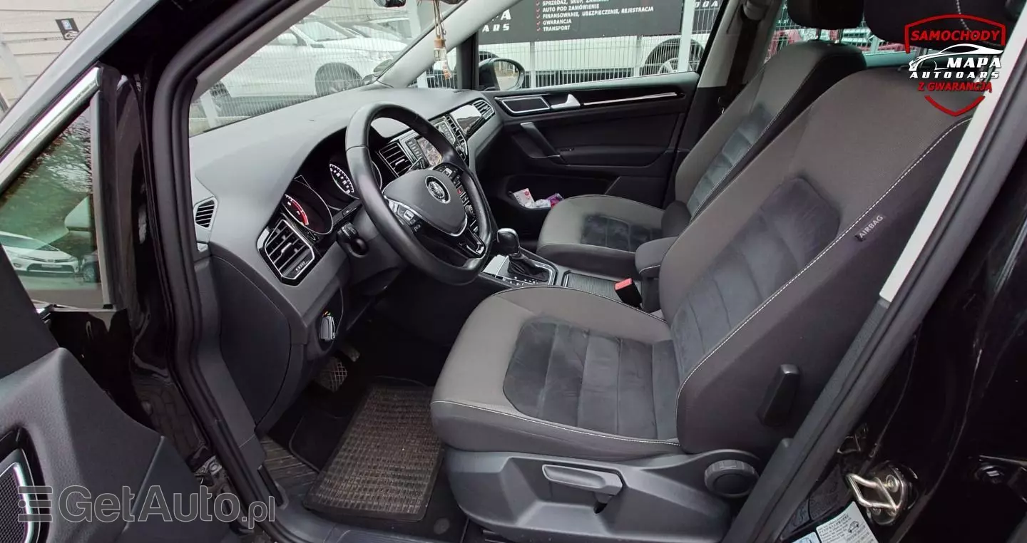 VOLKSWAGEN Golf Sportsvan 