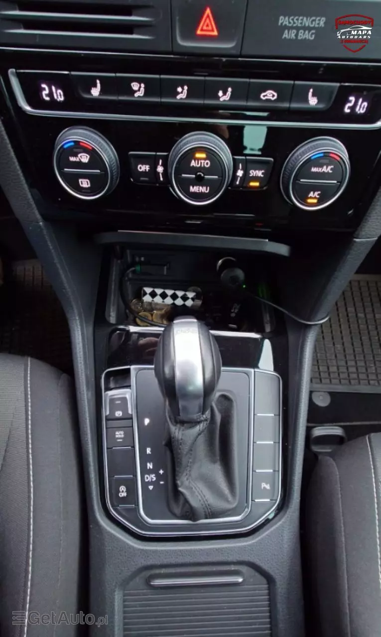 VOLKSWAGEN Golf Sportsvan 