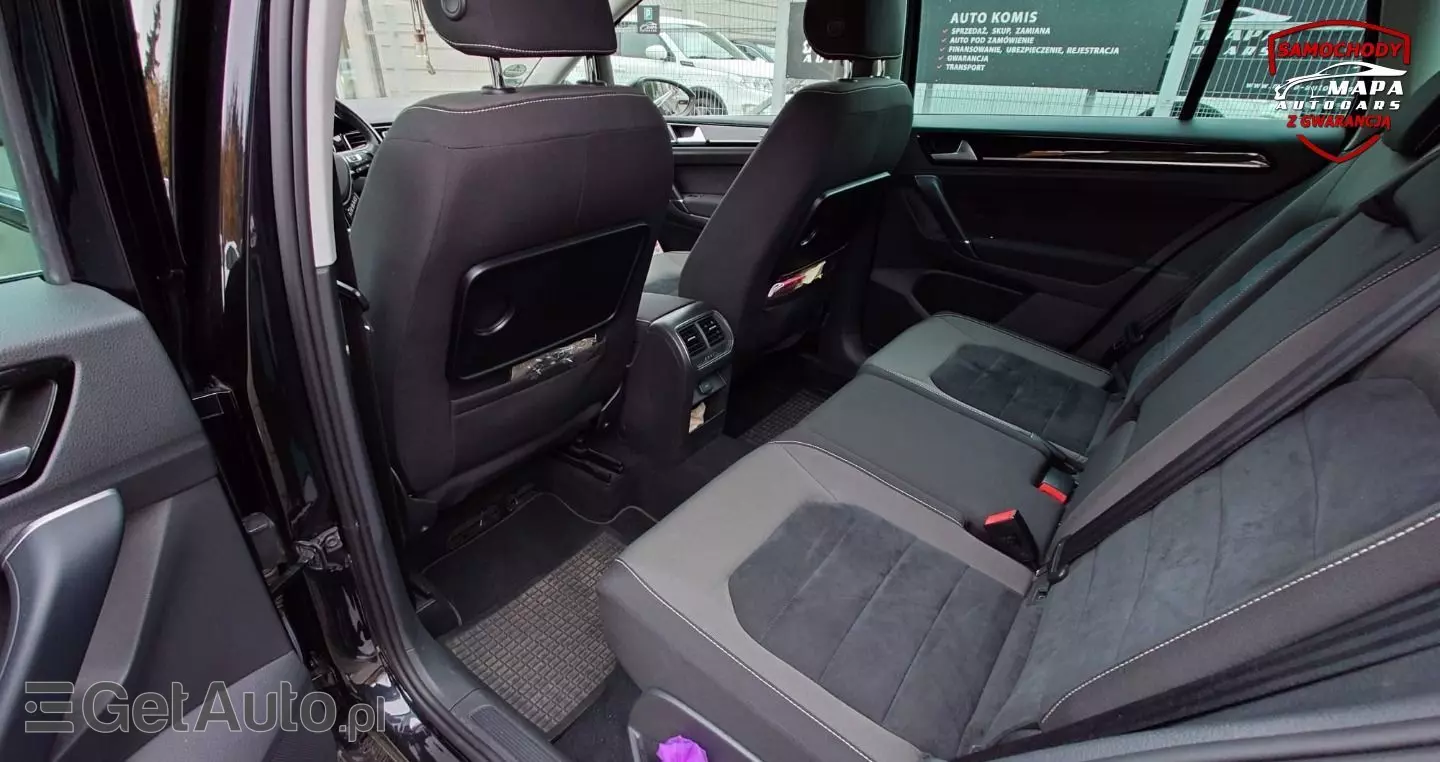 VOLKSWAGEN Golf Sportsvan 