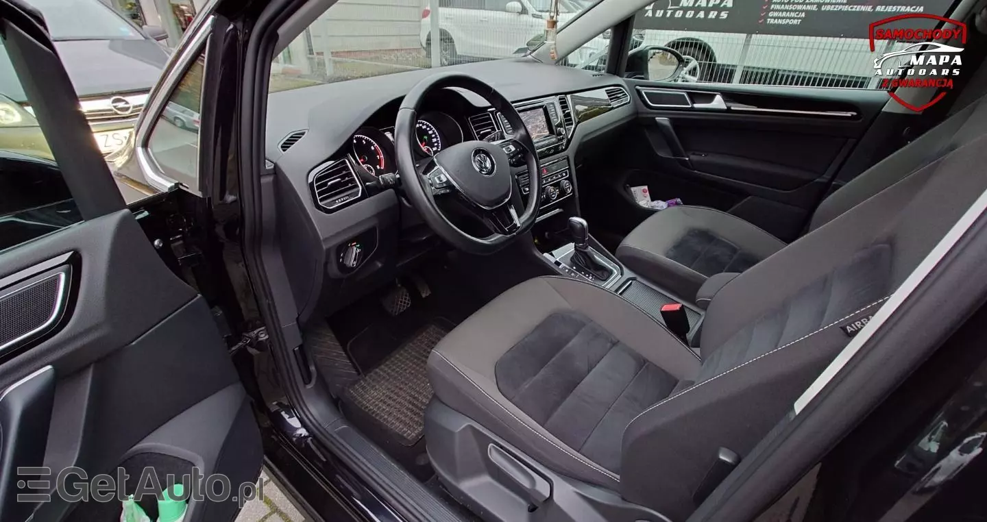VOLKSWAGEN Golf Sportsvan 