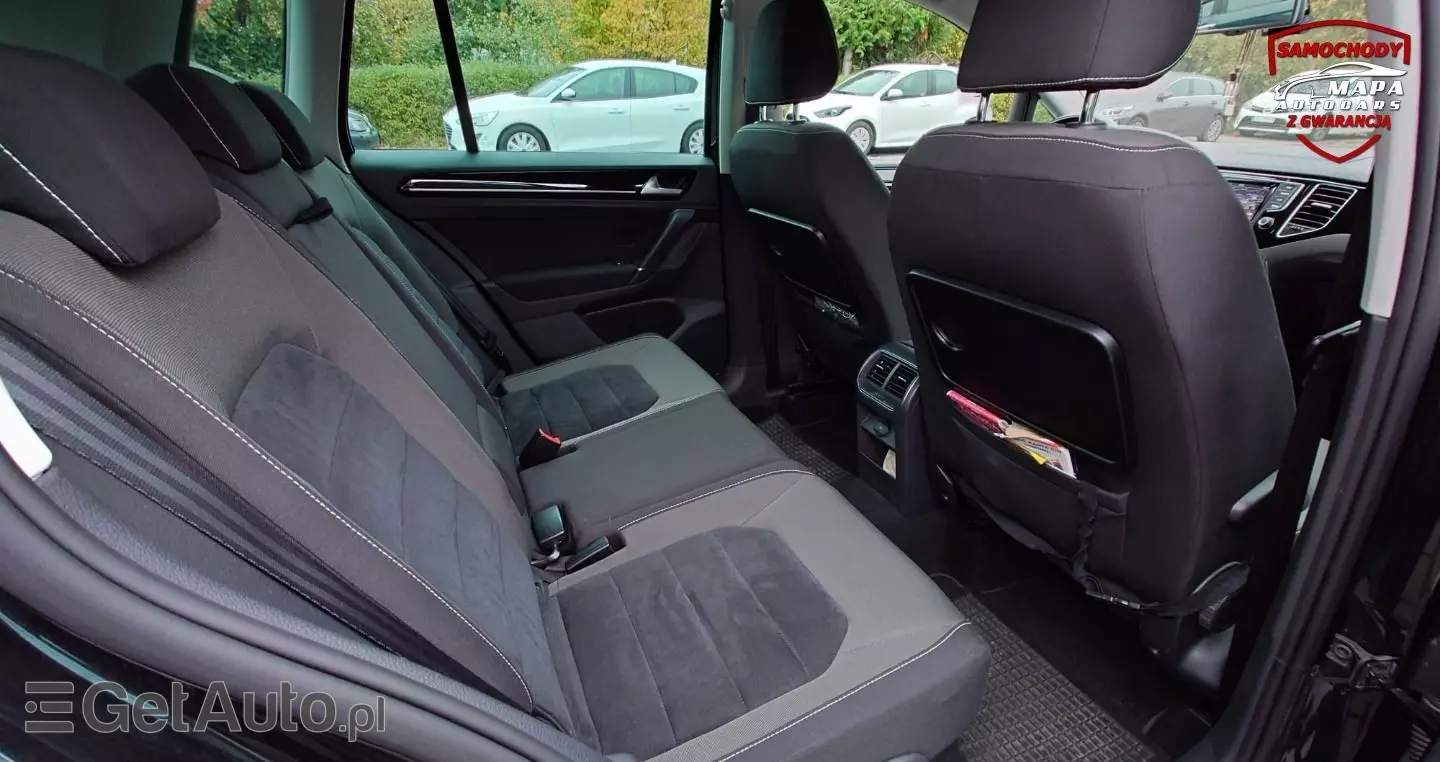 VOLKSWAGEN Golf Sportsvan 