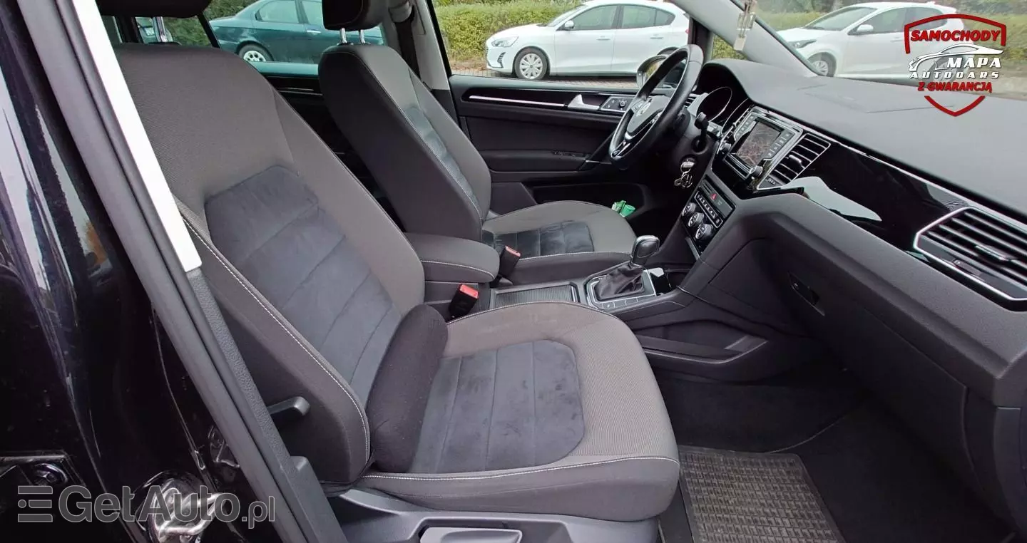 VOLKSWAGEN Golf Sportsvan 