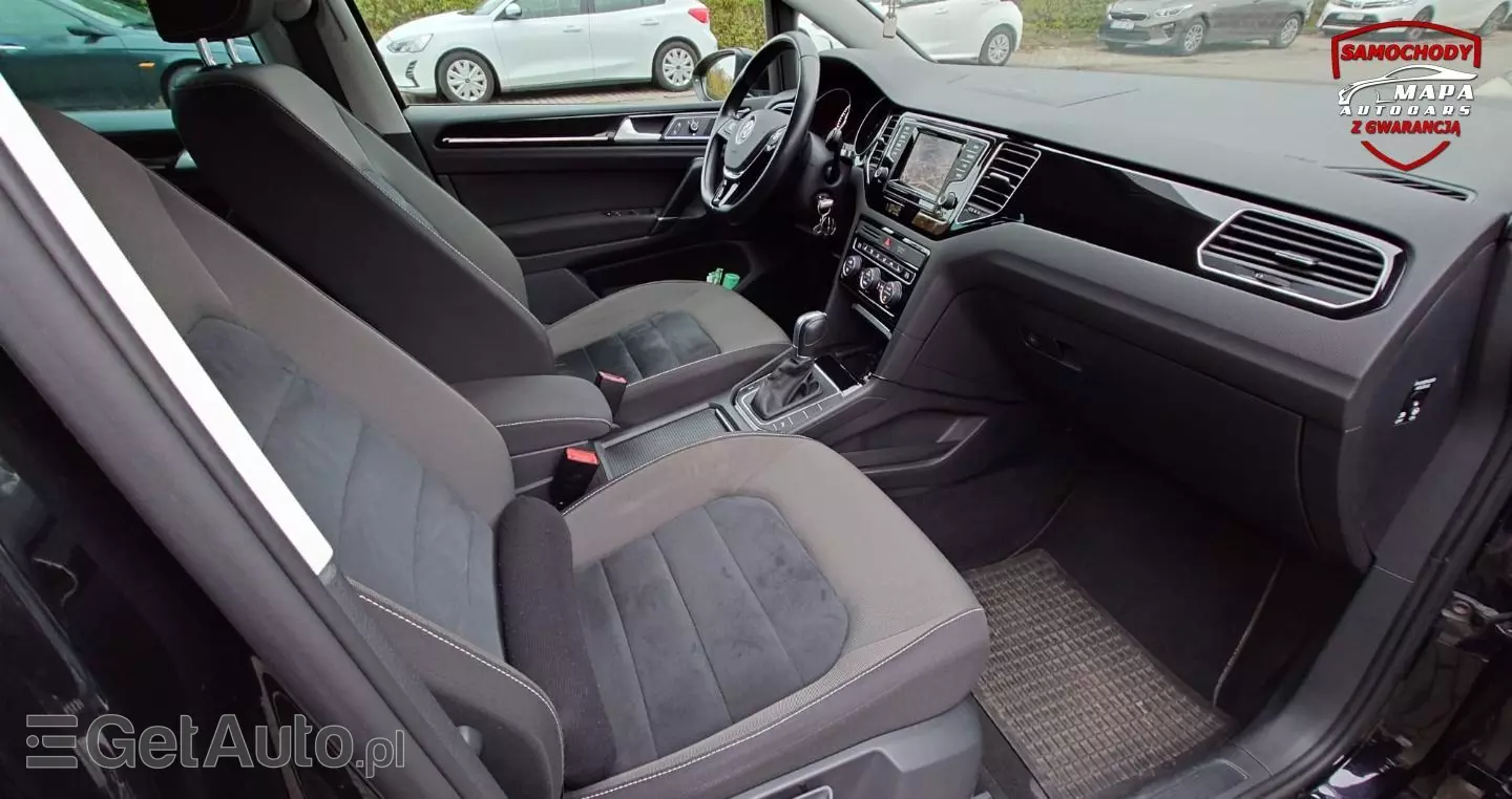 VOLKSWAGEN Golf Sportsvan 