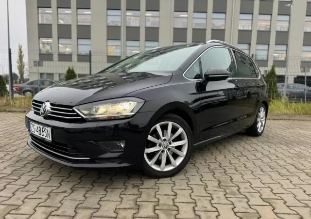 VOLKSWAGEN Golf Sportsvan 