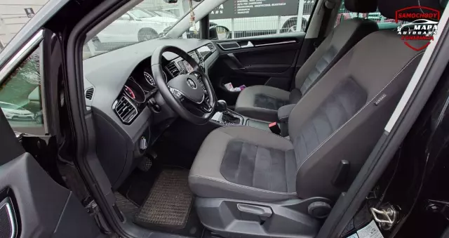 VOLKSWAGEN Golf Sportsvan 