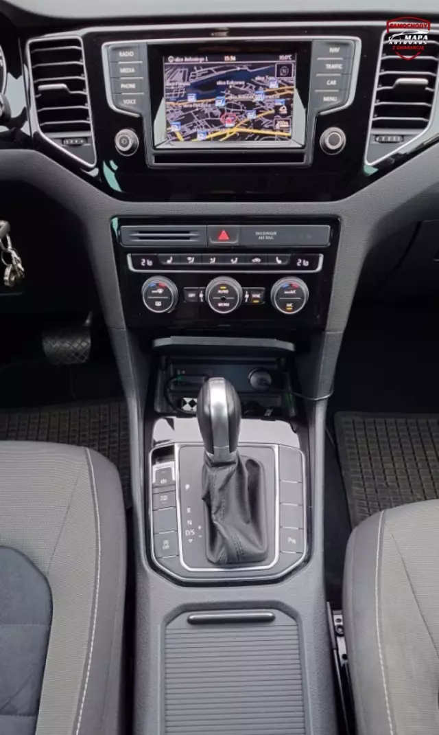 VOLKSWAGEN Golf Sportsvan 