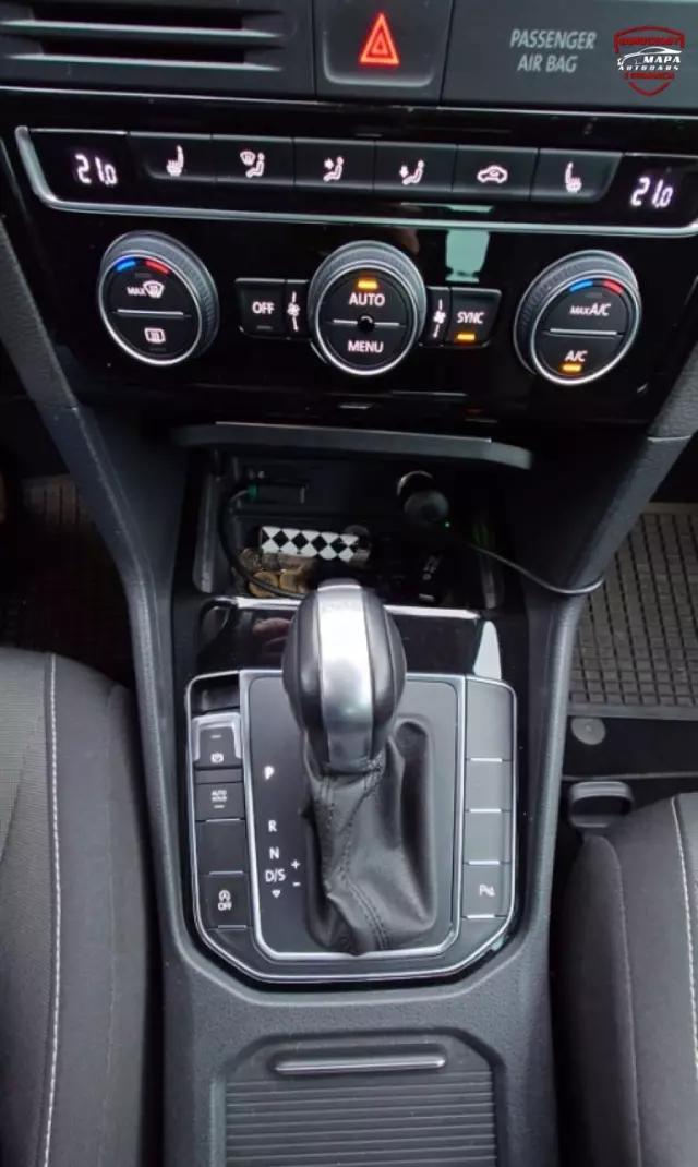 VOLKSWAGEN Golf Sportsvan 