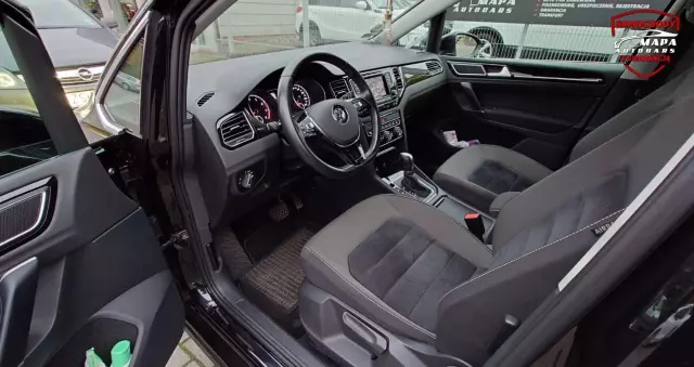 VOLKSWAGEN Golf Sportsvan 