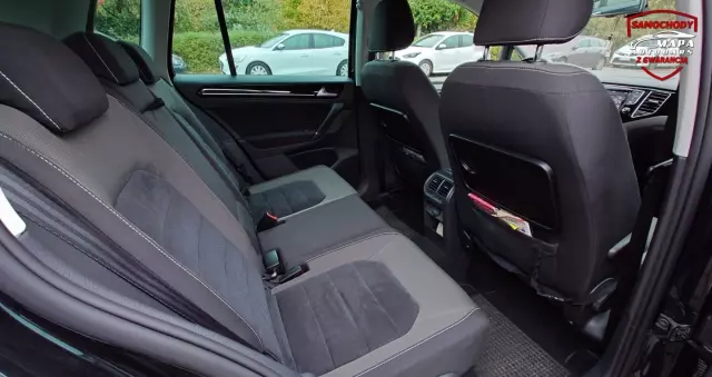 VOLKSWAGEN Golf Sportsvan 