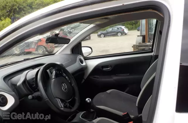 TOYOTA Aygo X-play