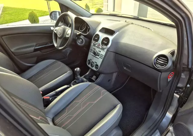 OPEL Corsa 1.4 16V 150 Jahre