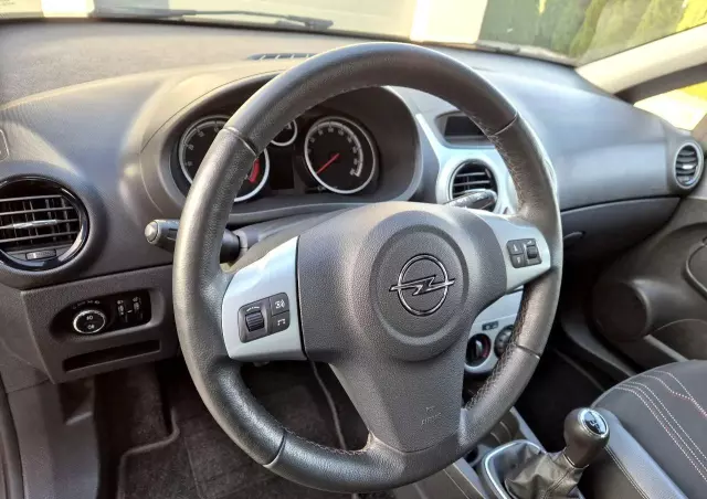 OPEL Corsa 1.4 16V 150 Jahre