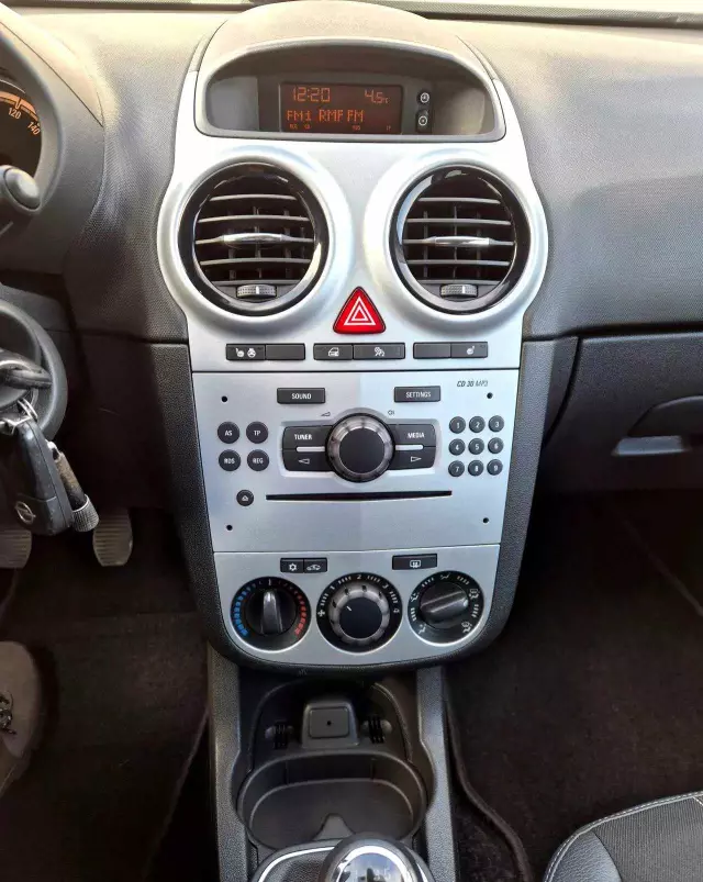 OPEL Corsa 1.4 16V 150 Jahre