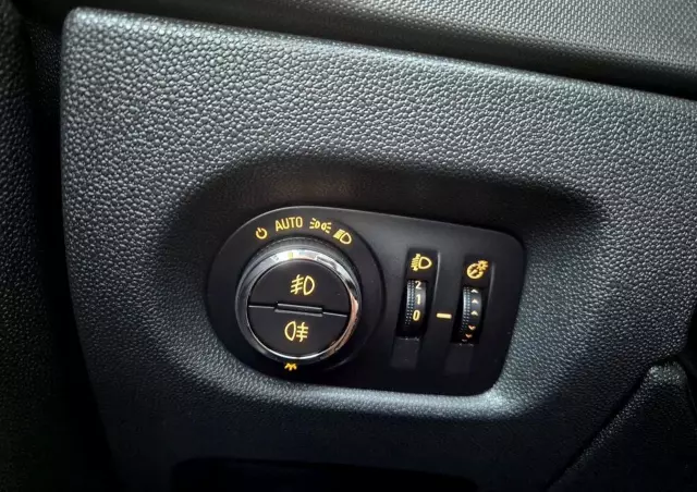 OPEL Corsa 1.4 16V 150 Jahre