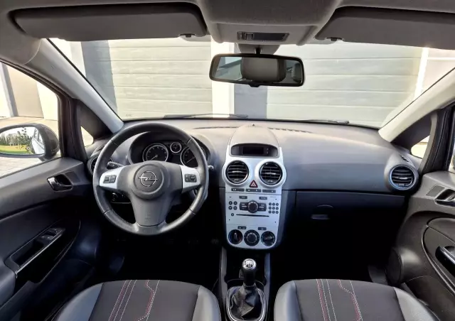 OPEL Corsa 1.4 16V 150 Jahre