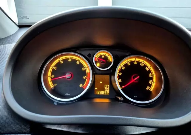 OPEL Corsa 1.4 16V 150 Jahre