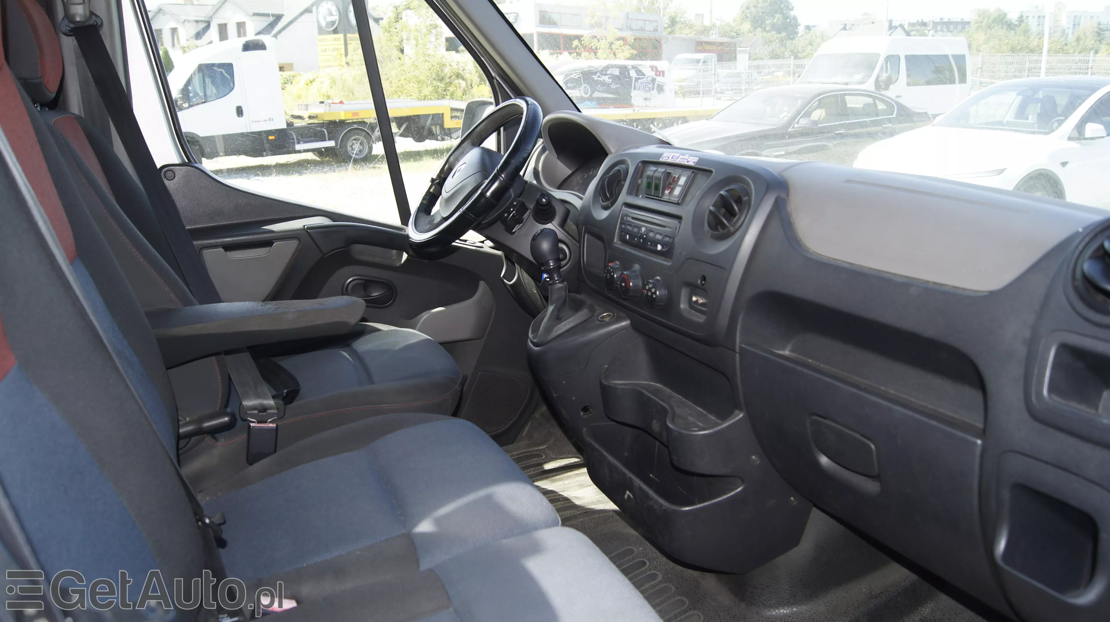 RENAULT Master 9 osobowy