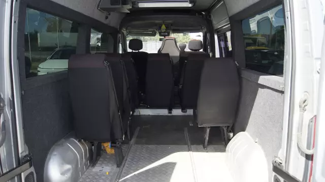 RENAULT Master 9 osobowy