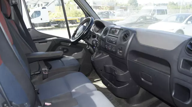 RENAULT Master 9 osobowy