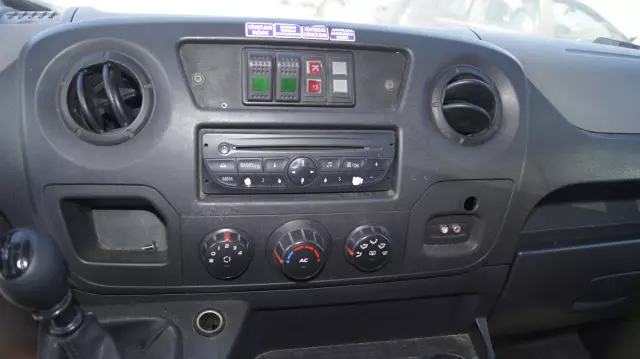 RENAULT Master 9 osobowy