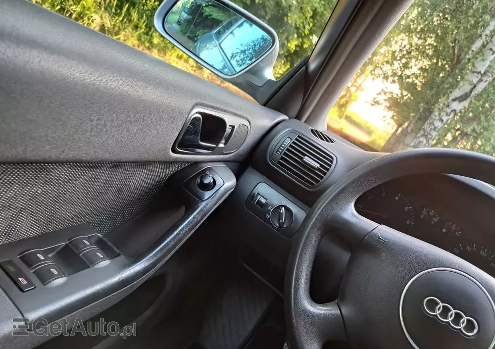 AUDI A3 1.6 Attraction