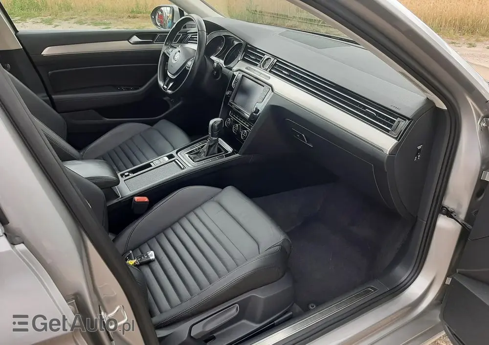 VOLKSWAGEN Passat 1.6 TDI (BlueMotion Technology) DSG Comfortline