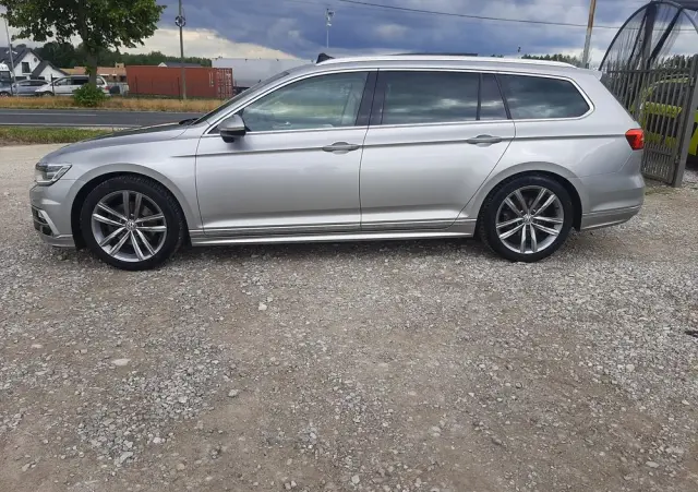 VOLKSWAGEN Passat 1.6 TDI (BlueMotion Technology) DSG Comfortline