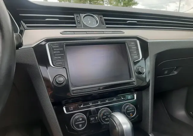 VOLKSWAGEN Passat 1.6 TDI (BlueMotion Technology) DSG Comfortline