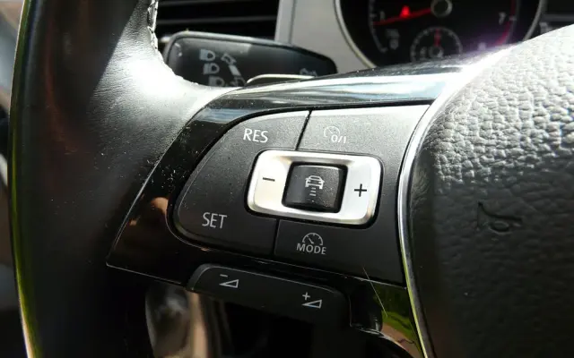 VOLKSWAGEN Golf Sportsvan 1.4 TSI (BlueMotion Technology) DSG Comfortline