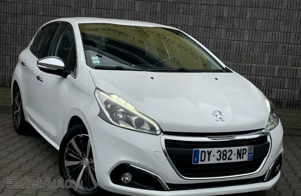 PEUGEOT 208 