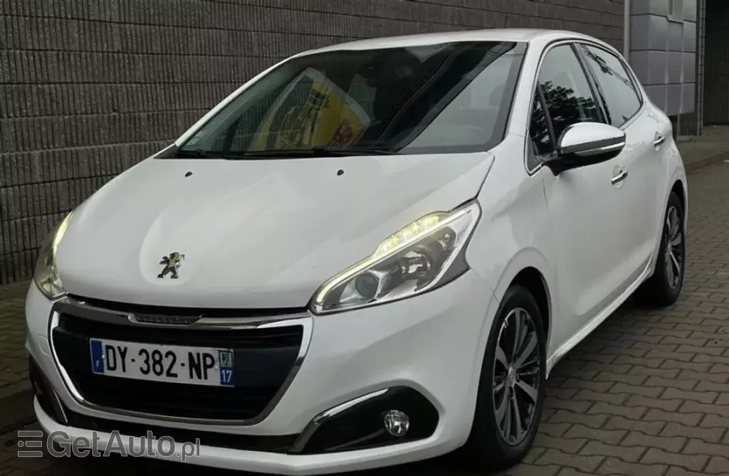 PEUGEOT 208 
