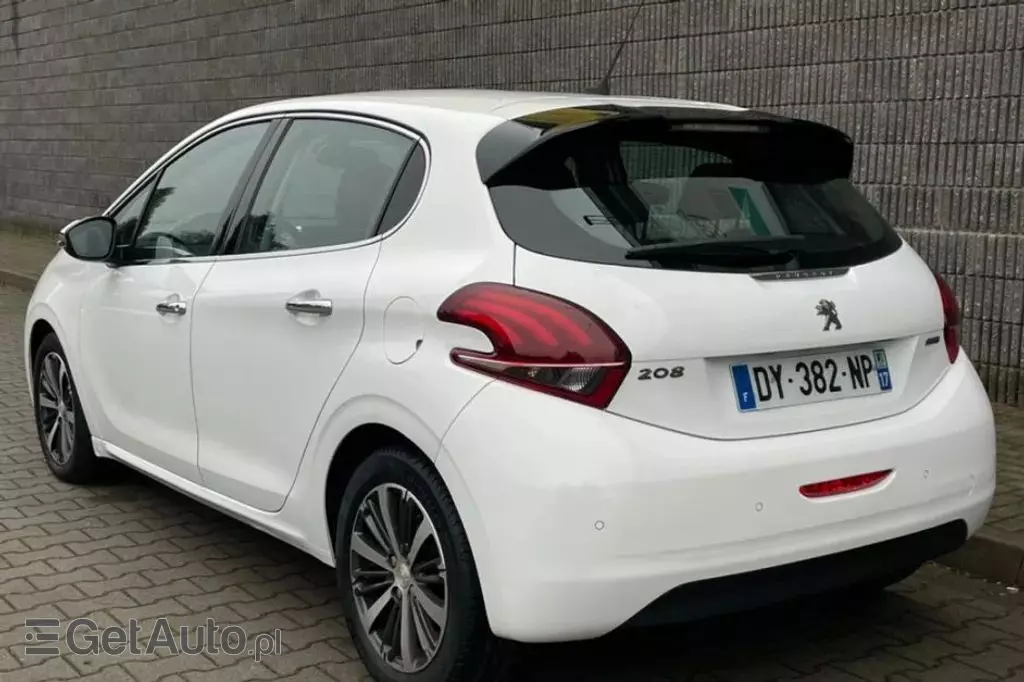 PEUGEOT 208 