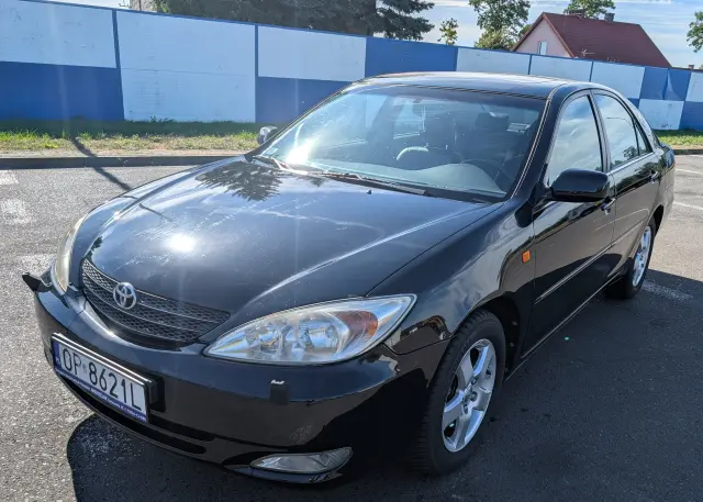 TOYOTA Camry 