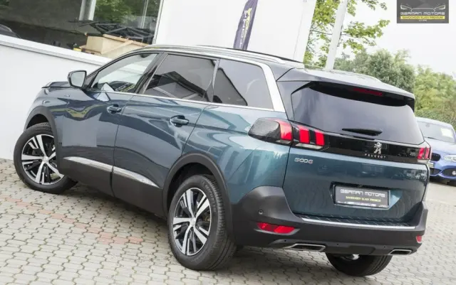PEUGEOT 5008 1.6 PureTech GT Line S&S EAT8