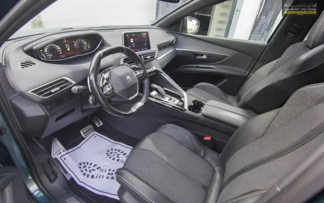 PEUGEOT 5008 1.6 PureTech GT Line S&S EAT8