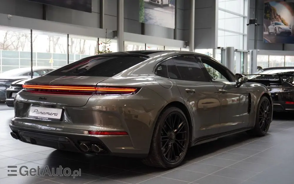 PORSCHE Panamera 