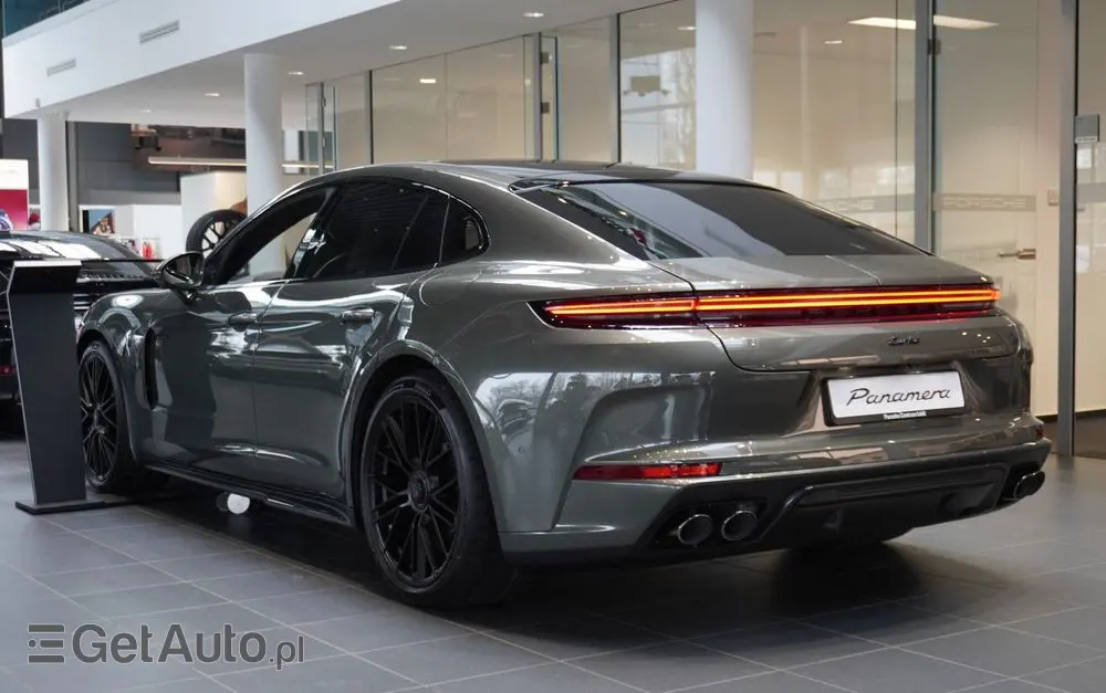 PORSCHE Panamera 