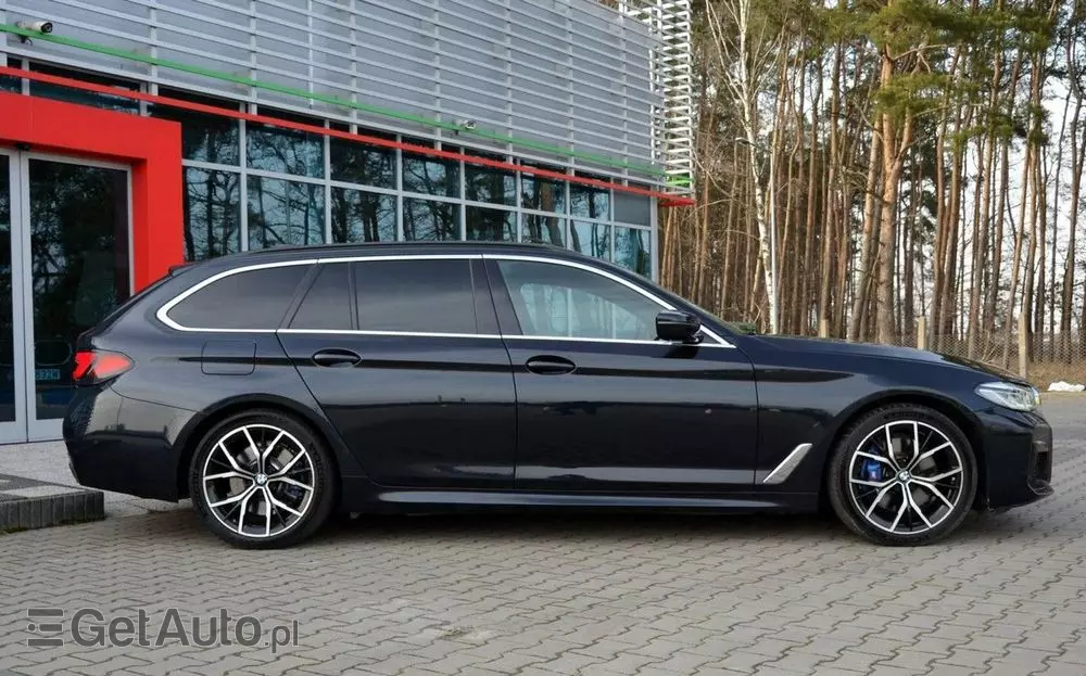 BMW Seria 5 520d xDrive M Sport sport