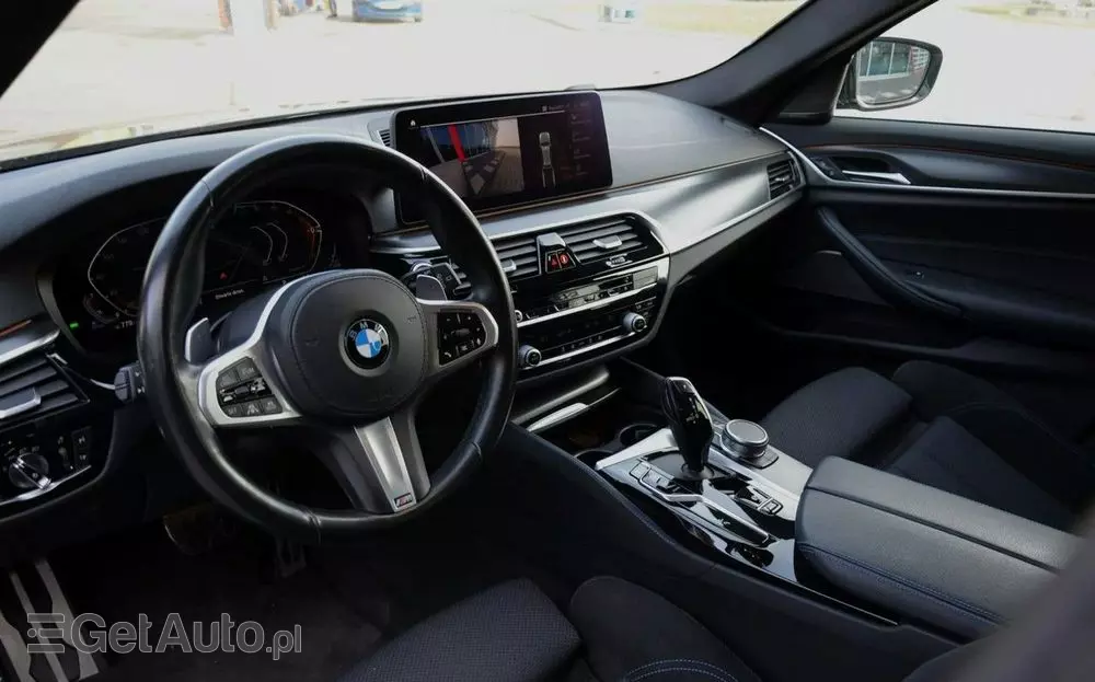 BMW Seria 5 520d xDrive M Sport sport