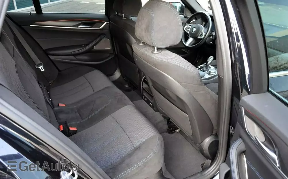 BMW Seria 5 520d xDrive M Sport sport