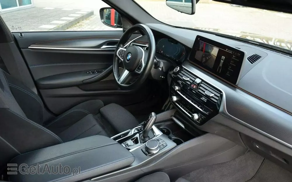 BMW Seria 5 520d xDrive M Sport sport
